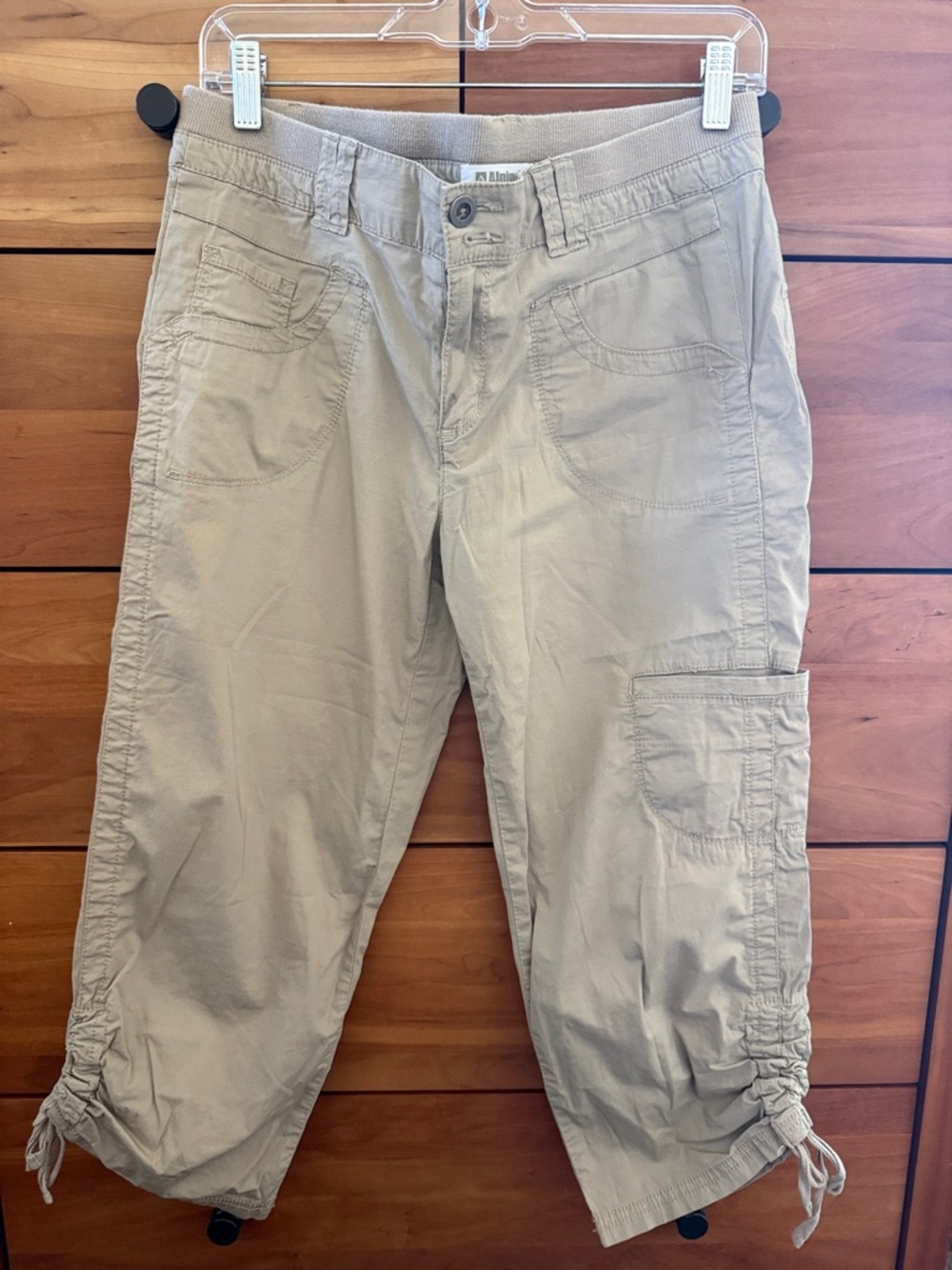Women's Alpine Design Khaki Cargo Capris with Drawstring Hem Size 4